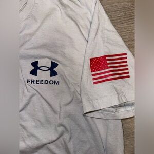 UNDER ARMOUR Men’s XL Gray Freedom Shirt